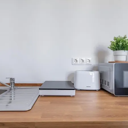 - New - Air Con - Simple بودابست